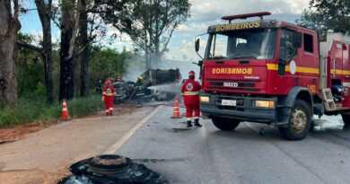 Acidente na BR 262 mata três pessoas carbonizadas