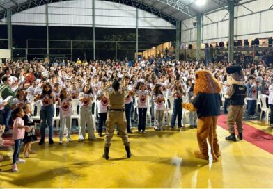 Alunos de 5 Escolas concluem programa antidrogas da PM