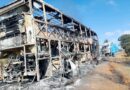 Carreta invade contramão e bate em ônibus na BR-262