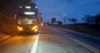 Pedestre morre atropelado por ônibus de turismo na BR-262