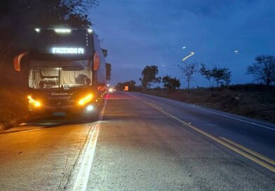 Pedestre morre atropelado por ônibus de turismo na BR-262