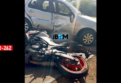 Motorista tem mal súbito, sai da pista e atinge moto na 262