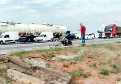 Acidente entre moto e carro mata um casal na BR-262