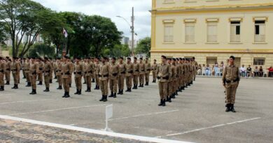 7° Batalhão: alunos-soldados fazem juramento à Bandeira