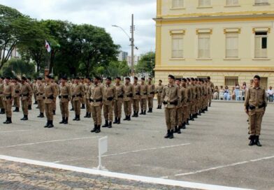 7° Batalhão: alunos-soldados fazem juramento à Bandeira