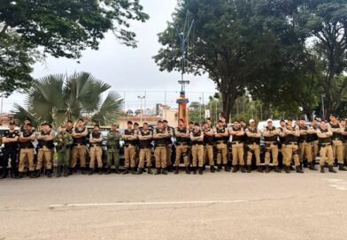 Megaoperação prende 5 e recolhe armas e drogas