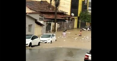 Chuva forte alaga três casas em Bom Despacho
