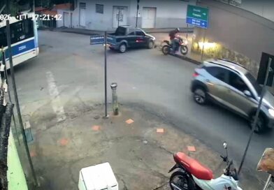 “Esquina da morte” registra acidente entre picape e moto