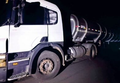 PRF prende motorista bêbado dirigindo carreta na BR-262