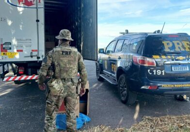 PRF apreende 75 mil maços de cigarros contrabandeados