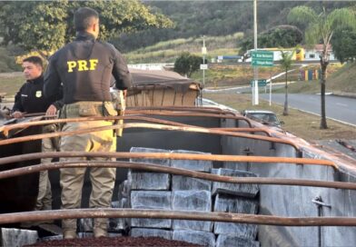 PRF apreende carreta com duas toneladas de maconha