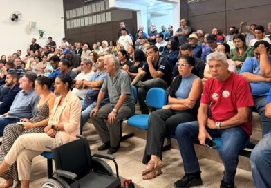 Protesto contra o IPTU lota a Câmara de Bom Despacho