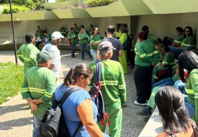 Garis protestam por falta de pagamento de salários