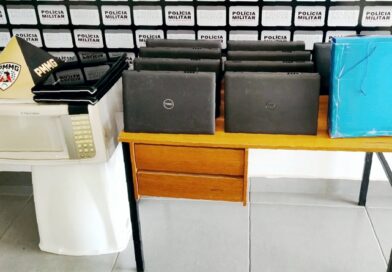 PM prende 2 acusados de arrombar e furtar escola