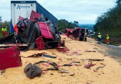 Batida frontal deixa um morto na BR-262, em Luz